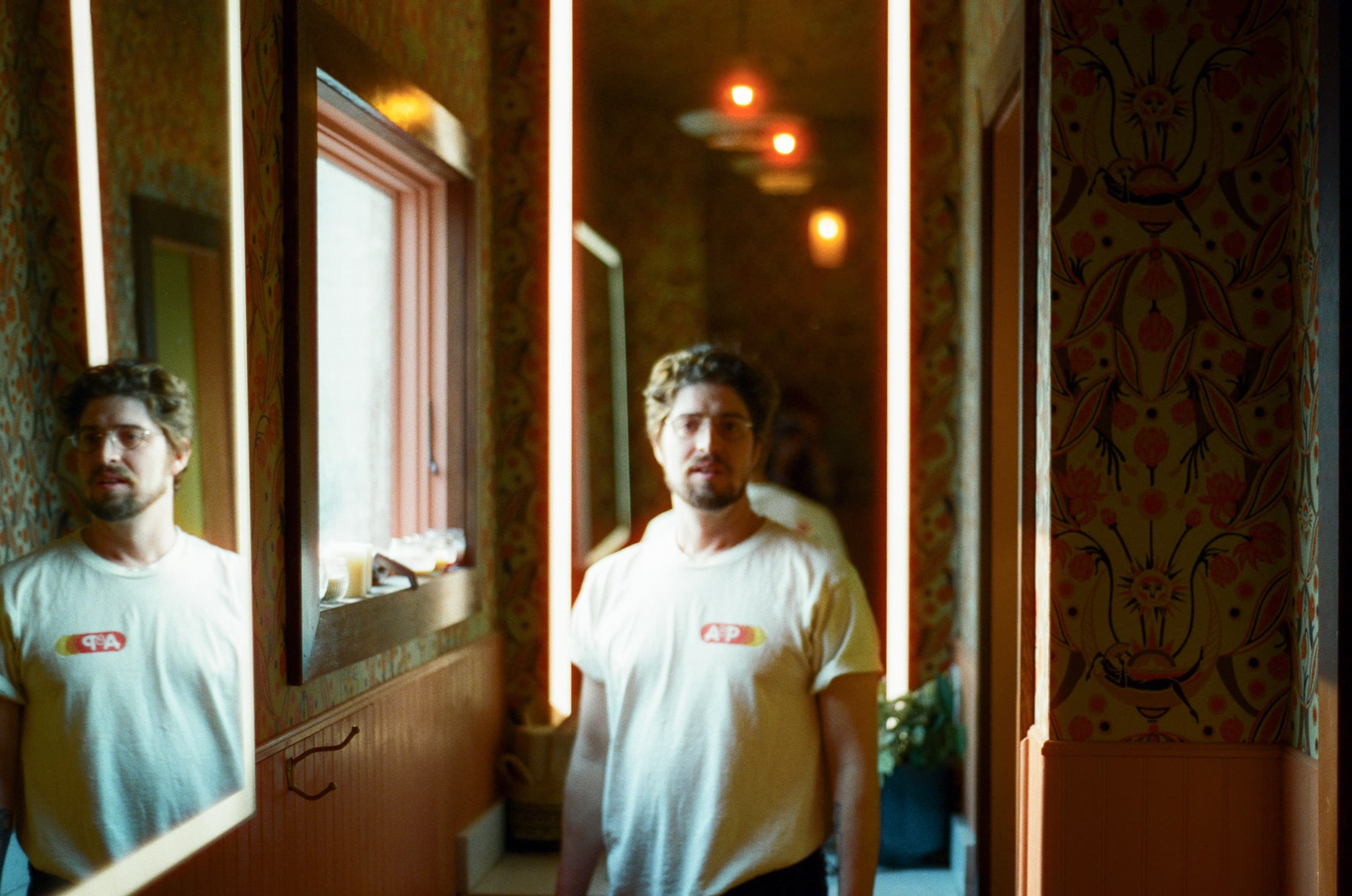 Benjamin Jaffe, musician and singer-songwriter, performing live